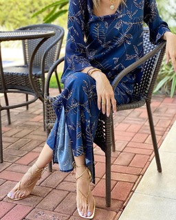 Cláudia Citroni feet photo thumbnail