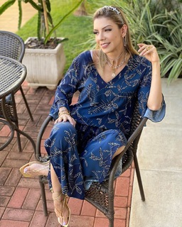 Cláudia Citroni feet photo thumbnail