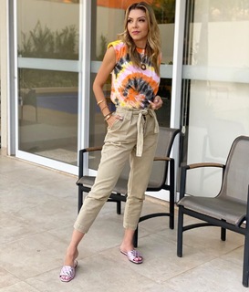 Cláudia Citroni feet photo thumbnail