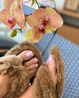 Cláudia Citroni feet photo thumbnail