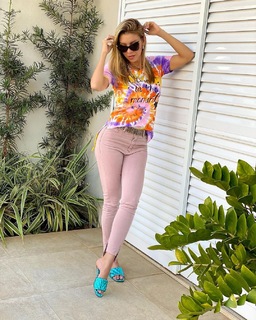 Cláudia Citroni feet photo thumbnail