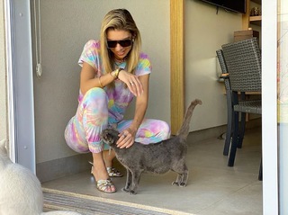 Cláudia Citroni feet photo thumbnail