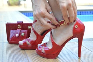 Cláudia Citroni feet photo thumbnail