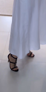 Cláudia Citroni feet photo thumbnail