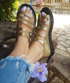 Cláudia Citroni feet photo thumbnail