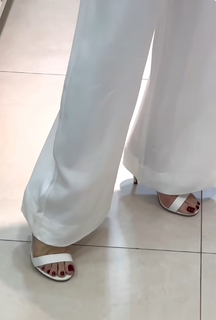 Cláudia Citroni feet photo thumbnail