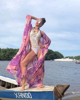 Cláudia Raia feet photo thumbnail