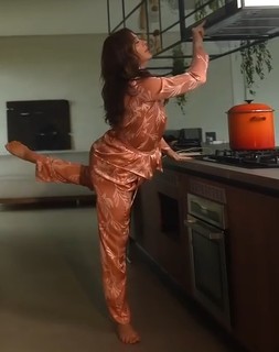 Cláudia Raia feet photo thumbnail