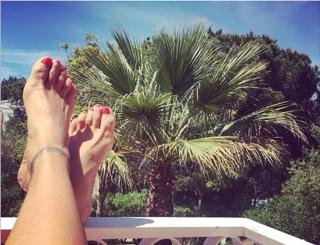 Cláudia Vieira feet photo thumbnail