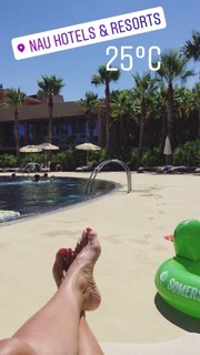 Cláudia Vieira feet photo thumbnail
