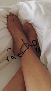 Cláudia Vieira feet photo thumbnail
