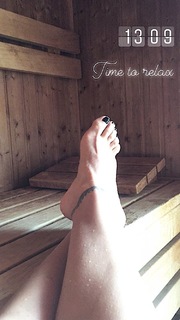 Cláudia Vieira feet photo thumbnail