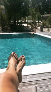 Cláudia Vieira feet photo thumbnail