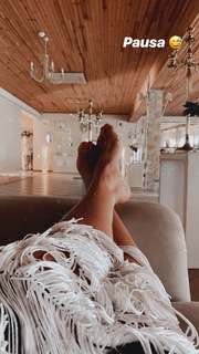 Cláudia Vieira feet photo thumbnail