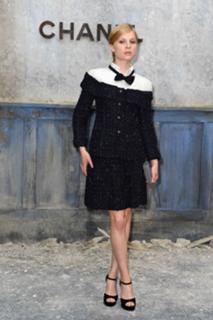Clémence Poésy feet photo thumbnail