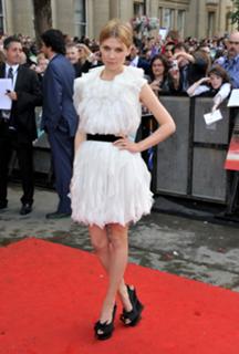 Clémence Poésy feet photo thumbnail