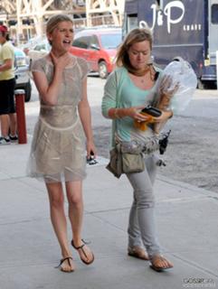 Clémence Poésy feet photo thumbnail