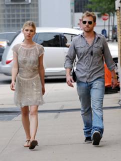 Clémence Poésy feet photo thumbnail