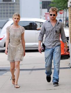 Clémence Poésy feet photo thumbnail