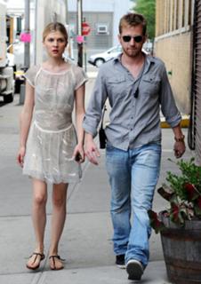 Clémence Poésy feet photo thumbnail