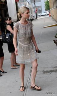 Clémence Poésy feet photo thumbnail