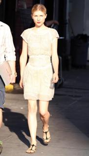 Clémence Poésy feet photo thumbnail