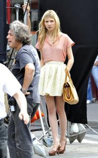 Clémence Poésy feet photo thumbnail