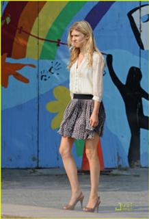Clémence Poésy feet photo thumbnail