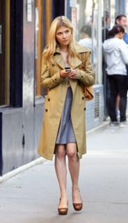 Clémence Poésy feet photo thumbnail