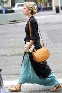 Clémence Poésy feet photo thumbnail