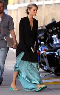 Clémence Poésy feet photo thumbnail