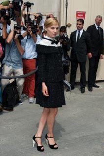Clémence Poésy feet photo thumbnail