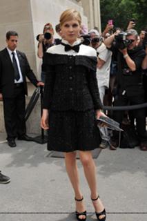 Clémence Poésy feet photo thumbnail