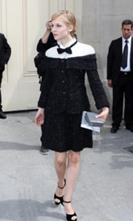 Clémence Poésy feet photo thumbnail