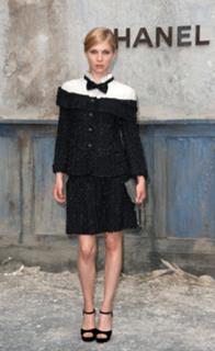 Clémence Poésy feet photo thumbnail