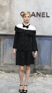 Clémence Poésy feet photo thumbnail