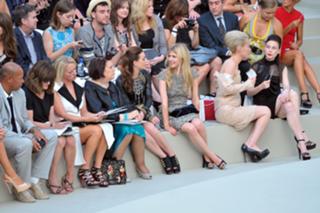 Clémence Poésy feet photo thumbnail