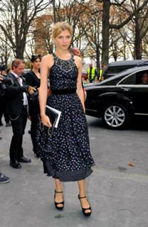 Clémence Poésy feet photo thumbnail