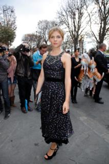 Clémence Poésy feet photo thumbnail