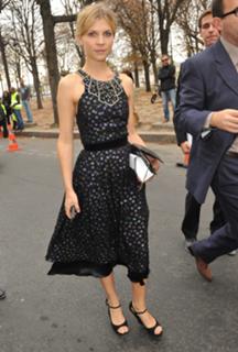 Clémence Poésy feet photo thumbnail