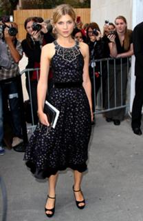Clémence Poésy feet photo thumbnail