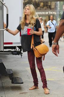 Clémence Poésy feet photo thumbnail