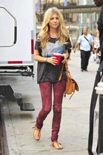 Clémence Poésy feet photo thumbnail