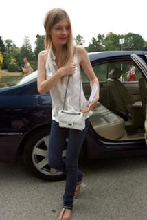Clémence Poésy feet photo thumbnail