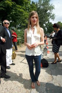 Clémence Poésy feet photo thumbnail