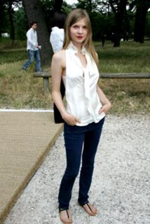 Clémence Poésy feet photo thumbnail