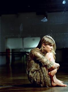 Clémence Poésy feet photo thumbnail