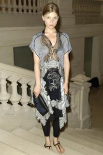 Clémence Poésy feet photo thumbnail