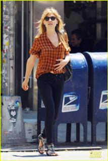 Clémence Poésy feet photo thumbnail