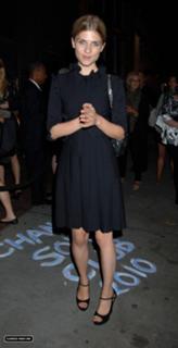 Clémence Poésy feet photo thumbnail
